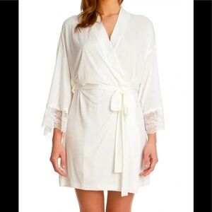 Elegant White Lace Trim Robe